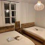아파트 Old Rustic Simple Swiss Flat 60m2 Authentic Center Parking Small Bath *