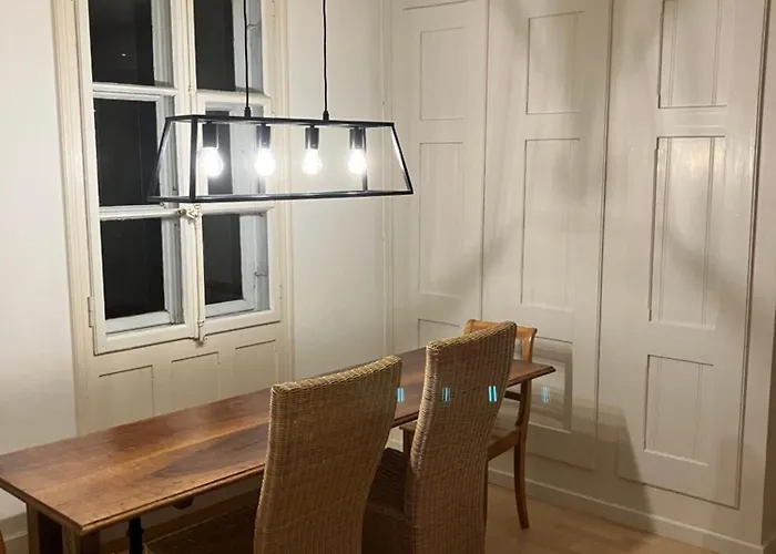 Apartamento Old Rustic Simple Swiss Flat 60m2 Authentic Center Parking Small Bath Burgdorf