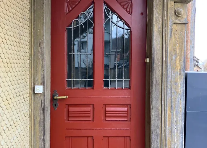 Old Rustic Simple Swiss Flat 60m2 Authentic Center Parking Small Bath Lejlighed