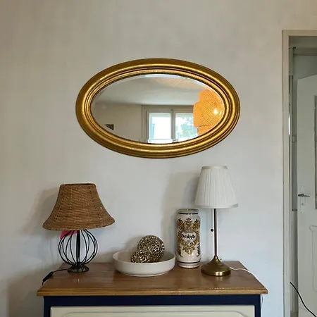 Old Rustic Simple Swiss Flat 60m2 Authentic Center Parking Small Bath 公寓 *