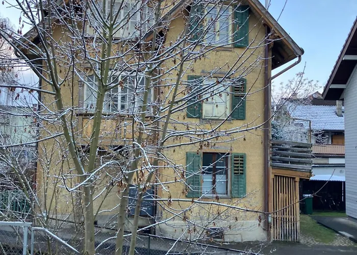 Old Rustic Simple Swiss Flat 60m2 Authentic Center Parking Small Bath Lägenhet Burgdorf